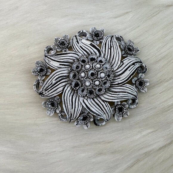 Featherlite Bubblelite Look Brooch Pin Floral Flower White Celluloid Vintage - Picture 1 of 4